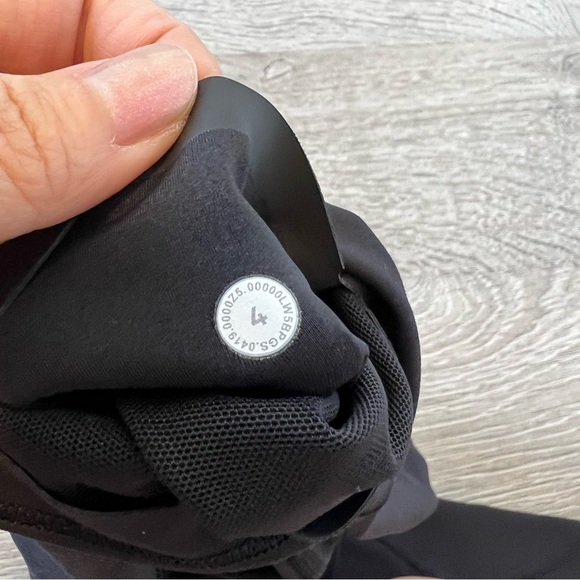 Lululemon In Movement Tights 25” Everlux - Black - Picture 8 of 15